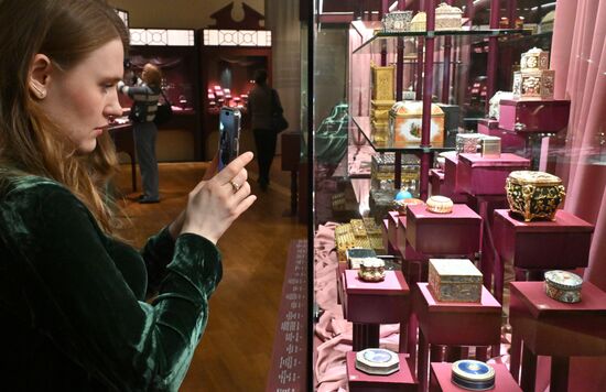 Выставка "Очарование красоты. Из истории ювелирных украшений в России" в Москве