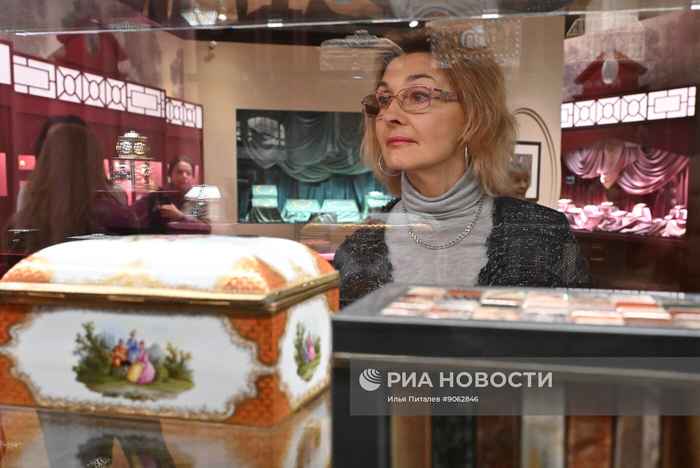 Выставка "Очарование красоты. Из истории ювелирных украшений в России" в Москве