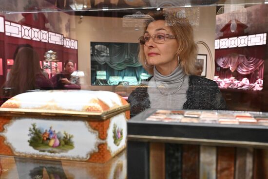 Выставка "Очарование красоты. Из истории ювелирных украшений в России" в Москве