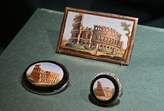 Выставка "Очарование красоты. Из истории ювелирных украшений в России" в Москве