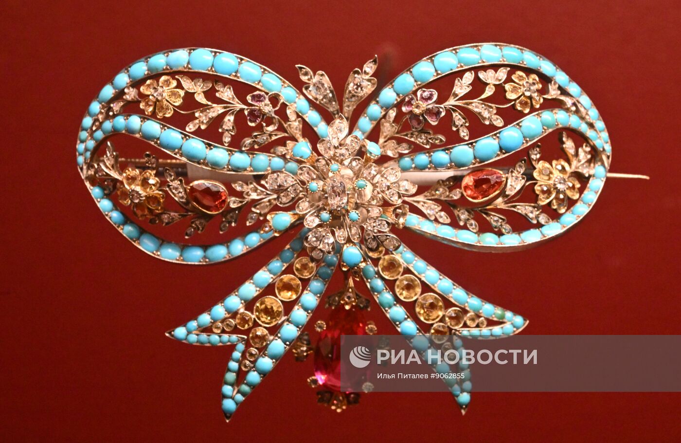 Выставка "Очарование красоты. Из истории ювелирных украшений в России" в Москве