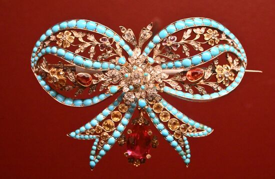 Выставка "Очарование красоты. Из истории ювелирных украшений в России" в Москве