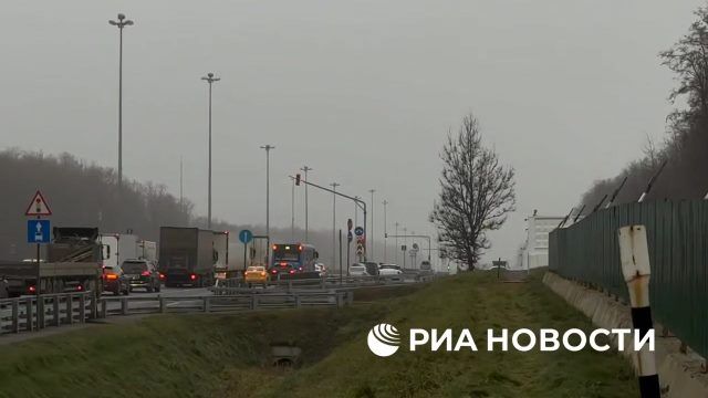 Кортеж Дмитриева и Уиткоффа выезжает из "Внуково"