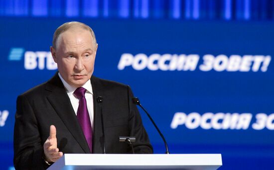 Президент Владимир Путин принял участие в инвестиционном форуме ВТБ "Россия зовет!"