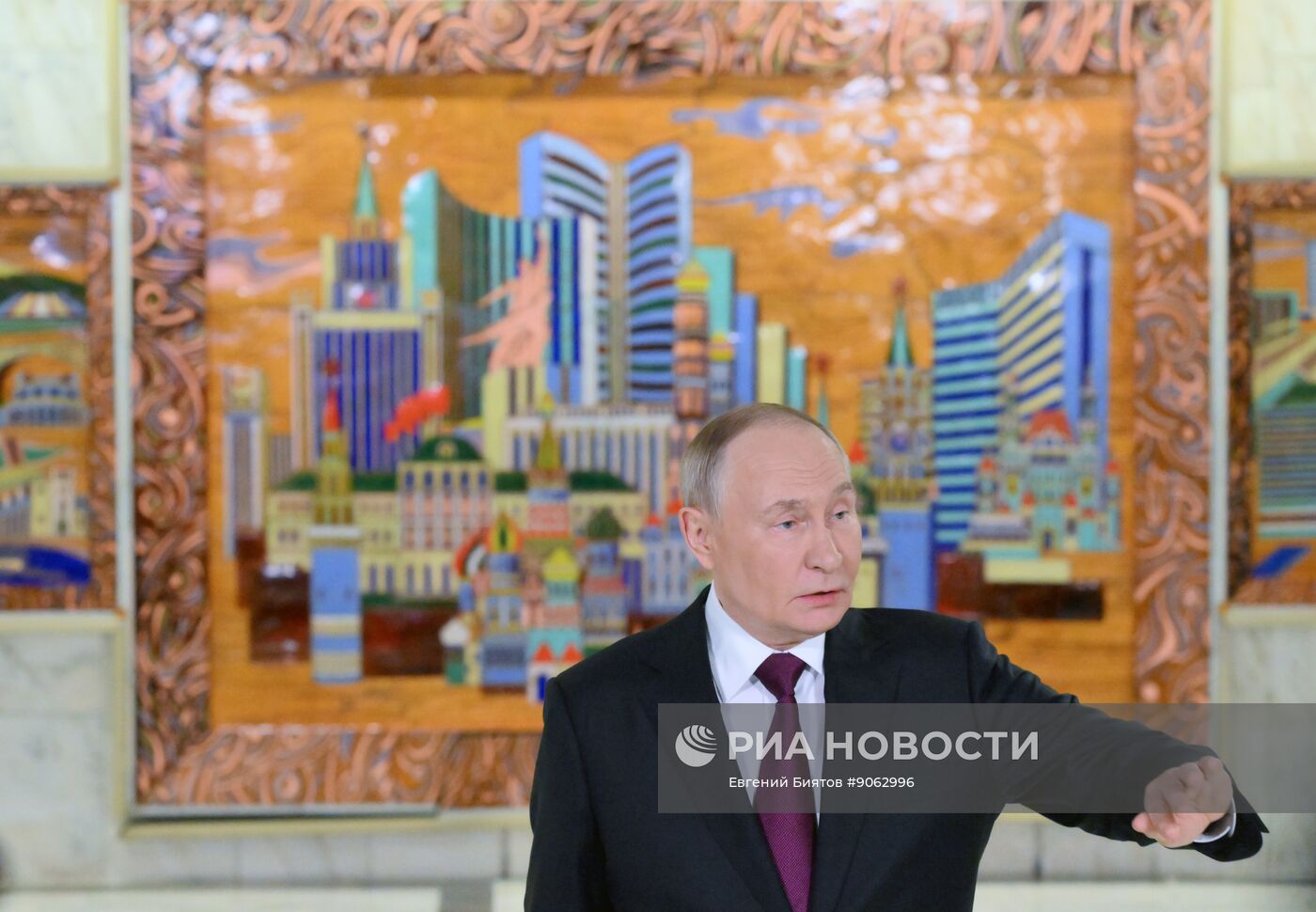 Президент Владимир Путин принял участие в инвестиционном форуме ВТБ "Россия зовет!"