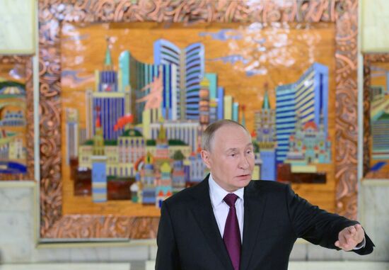 Президент Владимир Путин принял участие в инвестиционном форуме ВТБ "Россия зовет!"