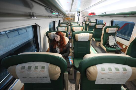 Первый рейс обновленного поезда "Буревестник"