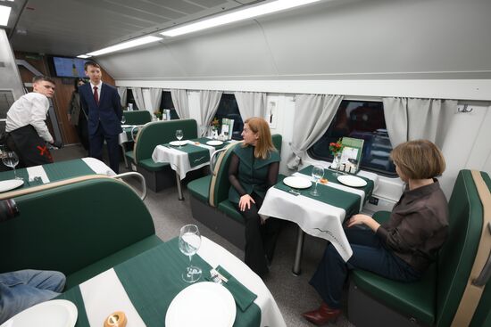 Первый рейс обновленного поезда "Буревестник"