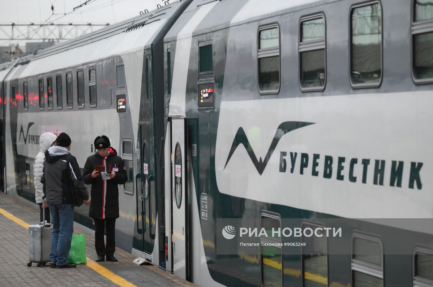 Первый рейс обновленного поезда "Буревестник"