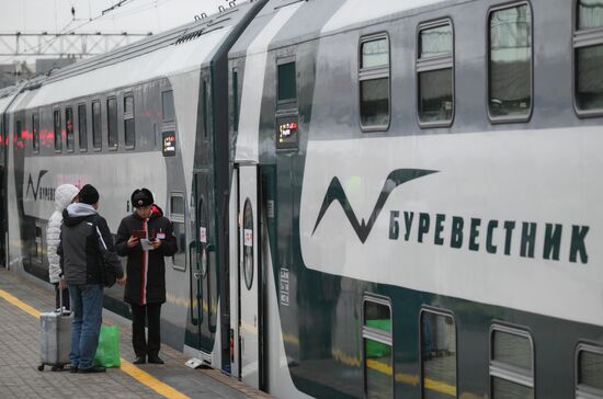 Первый рейс обновленного поезда "Буревестник"