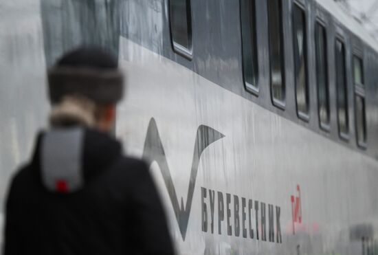 Первый рейс обновленного поезда "Буревестник"