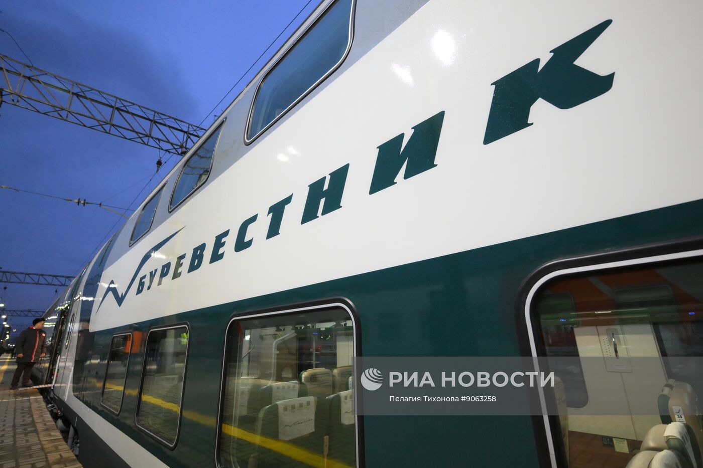 Первый рейс обновленного поезда "Буревестник"