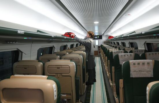 Первый рейс обновленного поезда "Буревестник"