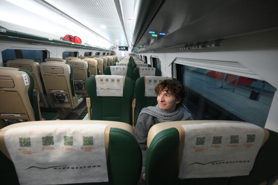 Первый рейс обновленного поезда "Буревестник"