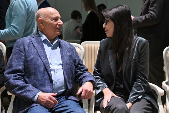 Коллекционная банкнота к 100-летию со дня рождения Майи Плисецкой