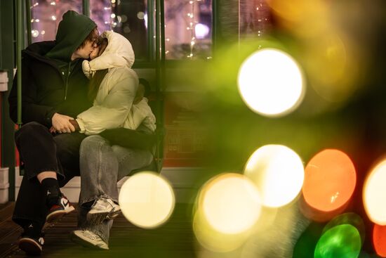 Подготовка к Новому году в городах России