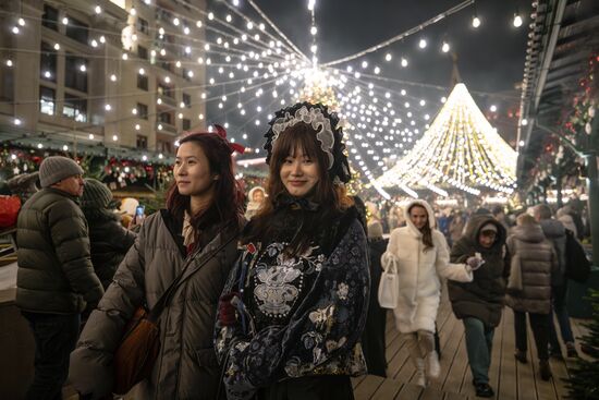 Подготовка к Новому году в городах России