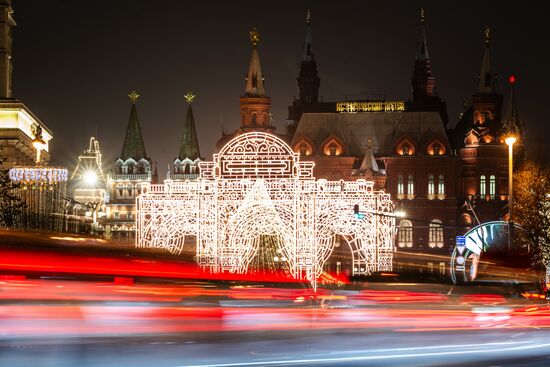 Подготовка к Новому году в городах России