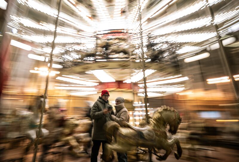 Подготовка к Новому году в городах России