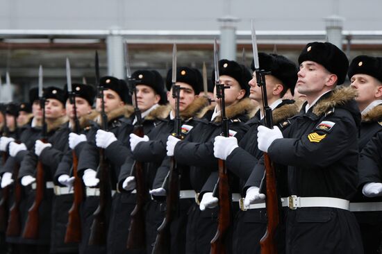 Церемония спуска на воду морского тральщика "Дмитрий Лысов" в Санкт-Петербурге
