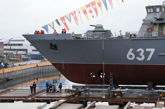 Церемония спуска на воду морского тральщика "Дмитрий Лысов" в Санкт-Петербурге