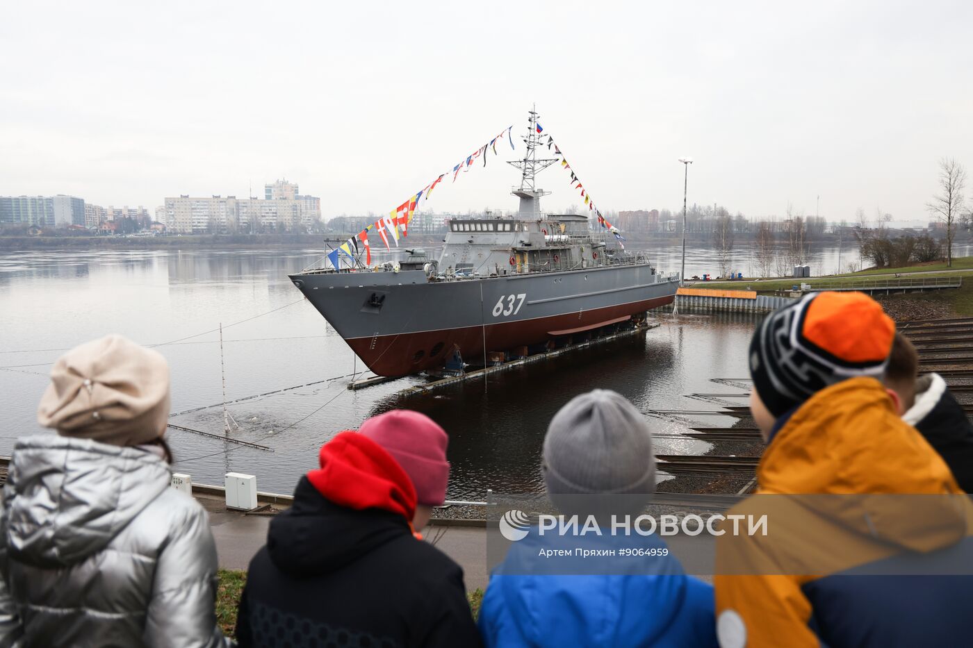 Церемония спуска на воду морского тральщика "Дмитрий Лысов" в Санкт-Петербурге
