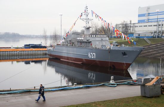 Церемония спуска на воду морского тральщика "Дмитрий Лысов" в Санкт-Петербурге