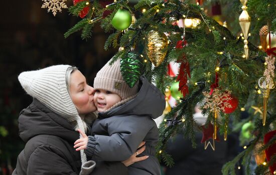 Новогодние украшения в городах России