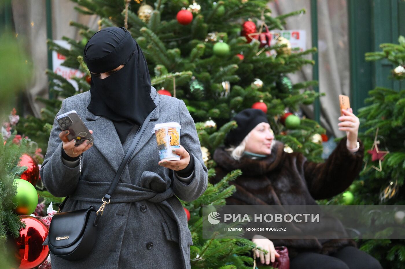 Новогодние украшения в городах России