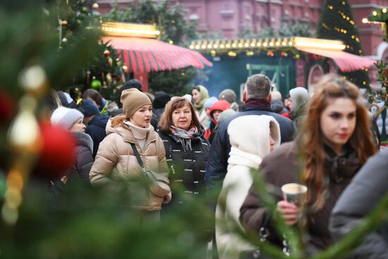 Новогодние украшения в городах России