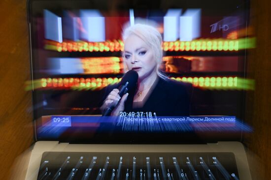 Трансляция специального выпуска программы "Пусть говорят" с Ларисой Долиной