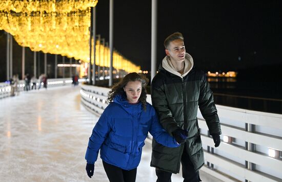 Каток на Царской набережной музея-заповедника "Коломенское"