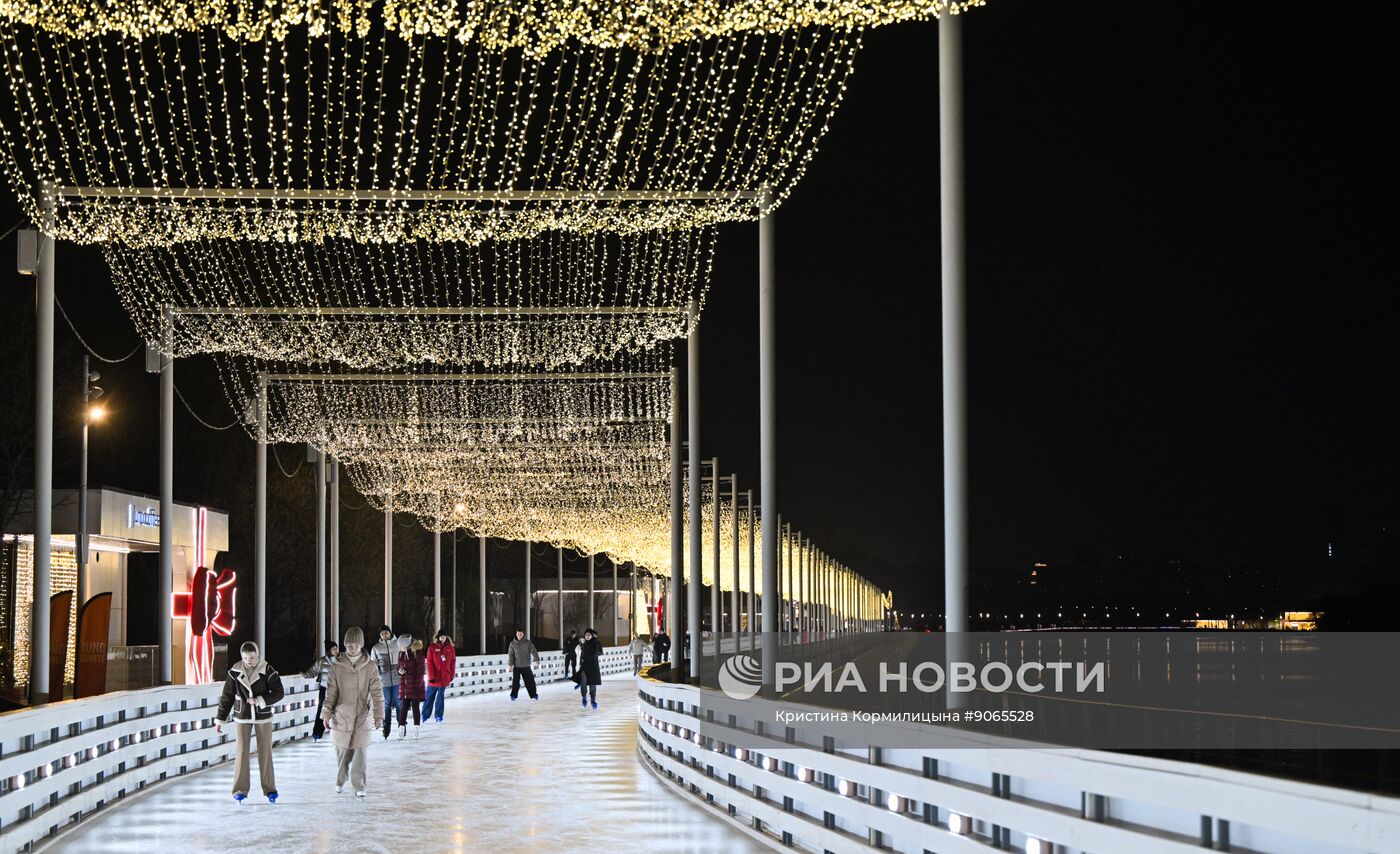 Каток на Царской набережной музея-заповедника "Коломенское"