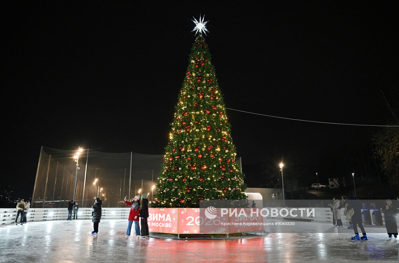 Каток на Царской набережной музея-заповедника "Коломенское"
