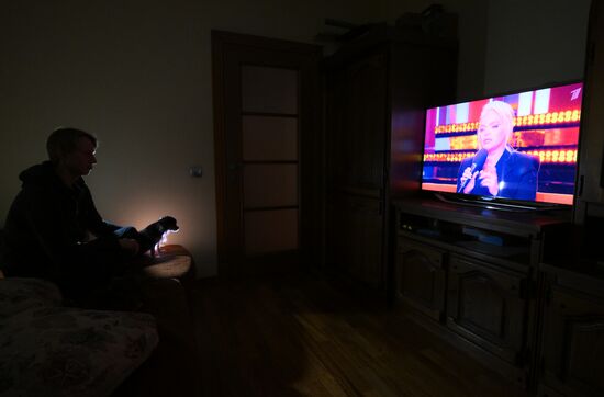 Трансляция специального выпуска программы "Пусть говорят" с Ларисой Долиной