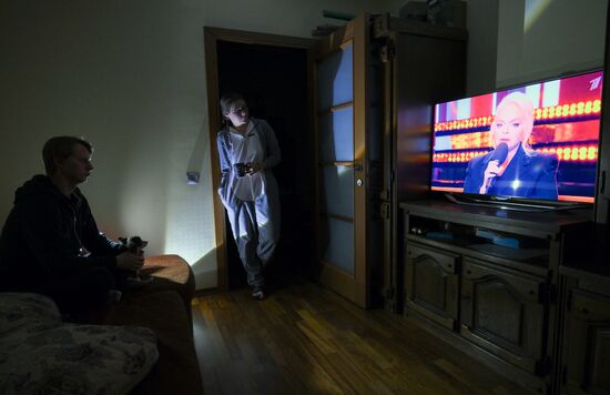 Трансляция специального выпуска программы "Пусть говорят" с Ларисой Долиной