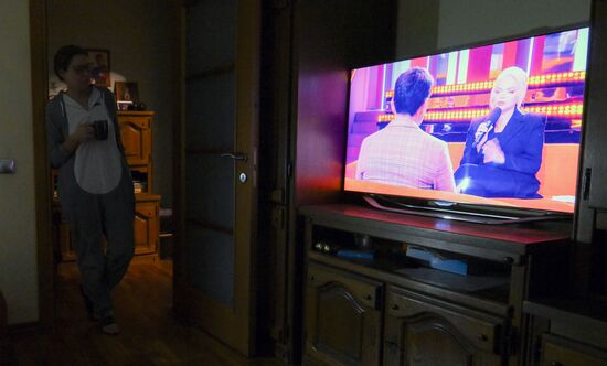 Трансляция специального выпуска программы "Пусть говорят" с Ларисой Долиной