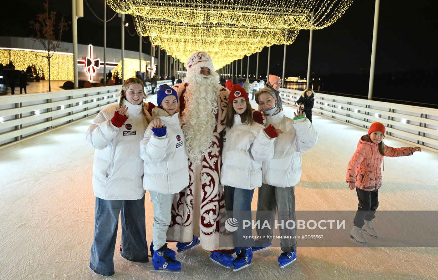 Каток на Царской набережной музея-заповедника "Коломенское"