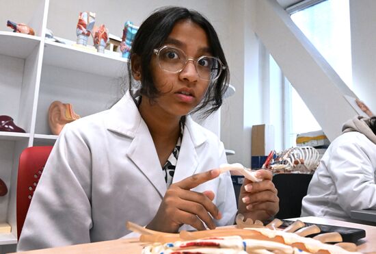 Занятия студентов из Индии в Дальневосточном федеральном университете