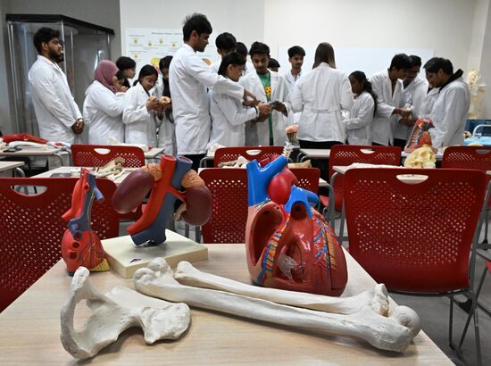 Занятия студентов из Индии в Дальневосточном федеральном университете