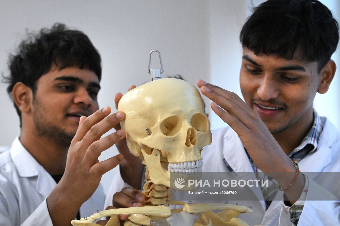 Занятия студентов из Индии в Дальневосточном федеральном университете