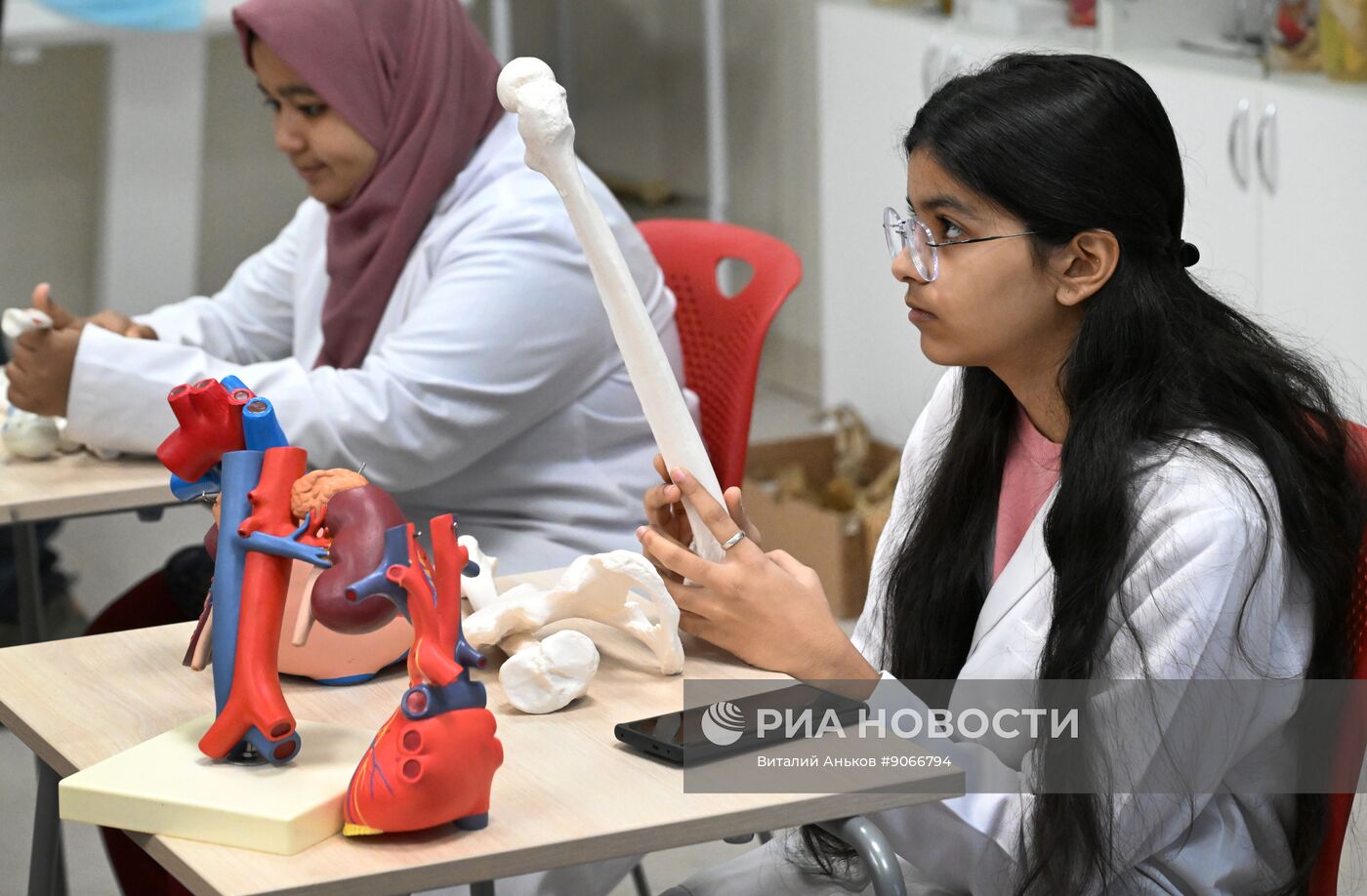 Занятия студентов из Индии в Дальневосточном федеральном университете