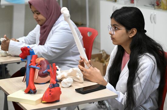 Занятия студентов из Индии в Дальневосточном федеральном университете