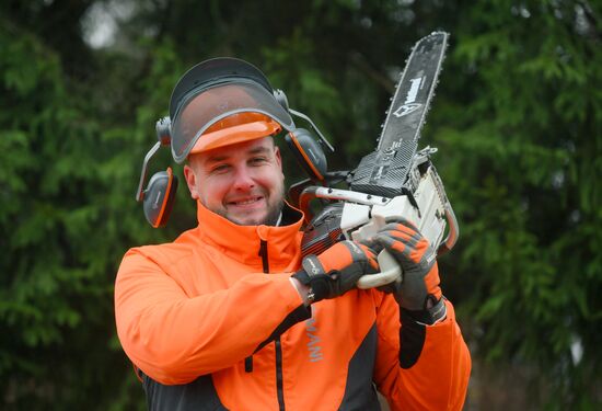 Рубка главной новогодней ели