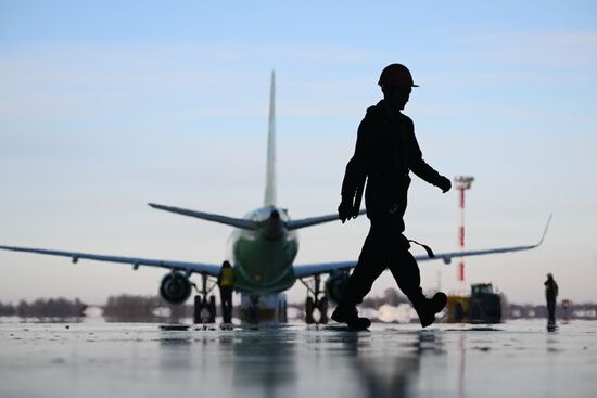 Строительство ангара в аэропорту Толмачево