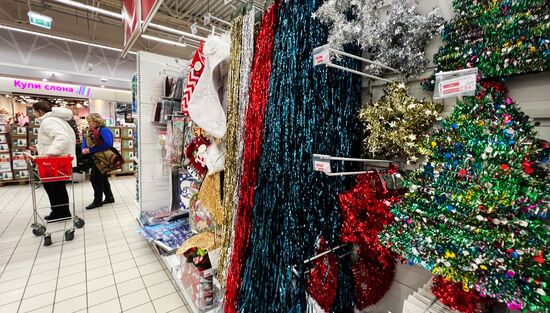 Продажа новогодних игрушек