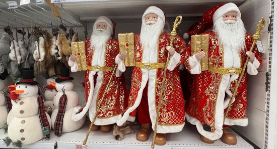 Продажа новогодних игрушек