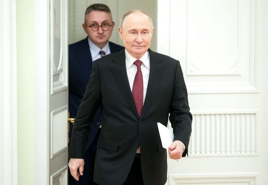 Президент Владимир Путин провел встречу с председателями парламентов государств - членов ОДКБ