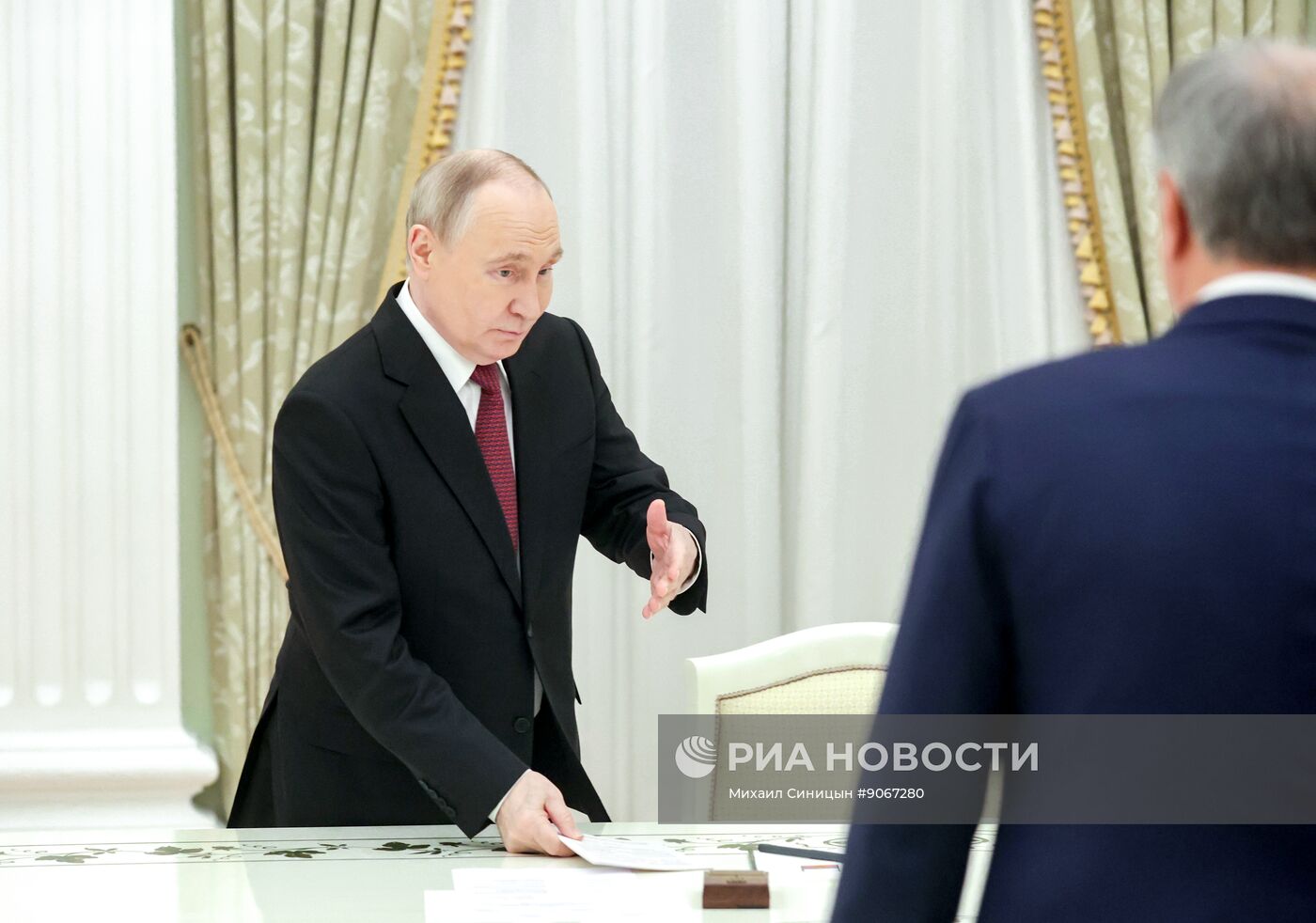 Президент Владимир Путин провел встречу с председателями парламентов государств - членов ОДКБ