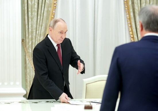 Президент Владимир Путин провел встречу с председателями парламентов государств - членов ОДКБ